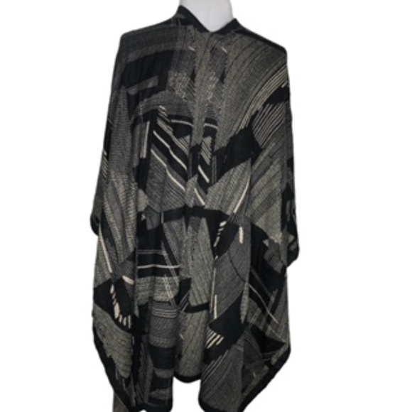 NWT Chico's Graphic Sparkle Ruana Wrap Cape Covering No Size - Picture 5 of 9